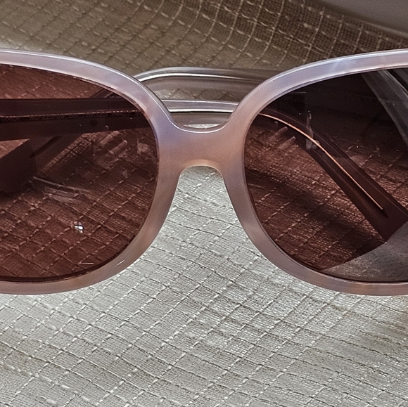 Maui Jim Rainbow Falls Polorized sunglasses with case. - Picture 4 of 16